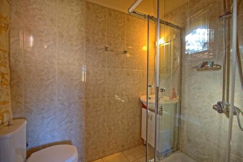 Bathroom, Villa Nipos by PosarelliVillas in Fres