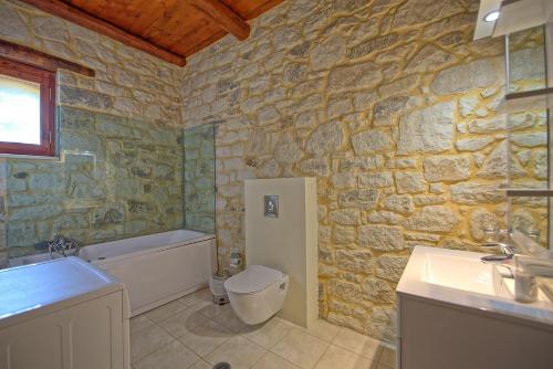 Bathroom, Villa Nipos by PosarelliVillas in Fres