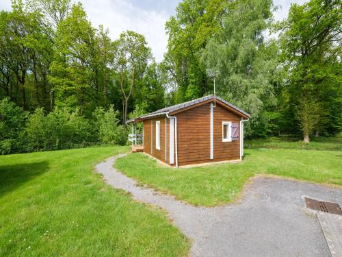 Chalet in Signy le Petit with Shared Swimming Pool gîte à louer Ardennes