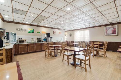 Étterem, Quality Inn & Suites Statesboro in Statesboro