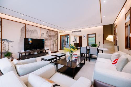 Locals Apartment House 01