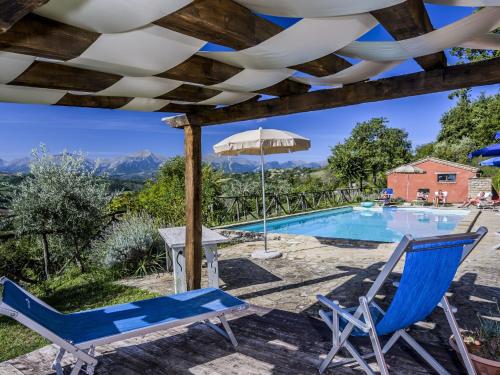 Swimming pool, Beautiful studio in Monte San Martino surrounded by nature in Smerillo