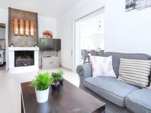  Holiday Home Cris by Interhome in Mont Barbat
