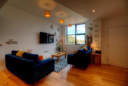 Picture of Pass The Keys Stunning Luxury Marina Apartment, Sleeps 6