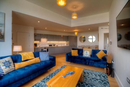 Picture of Pass The Keys Stunning Luxury Marina Apartment, Sleeps 6