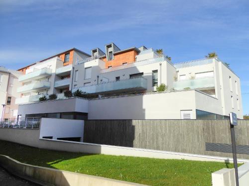 Studio Les Allees du Port by Interhome in City Center