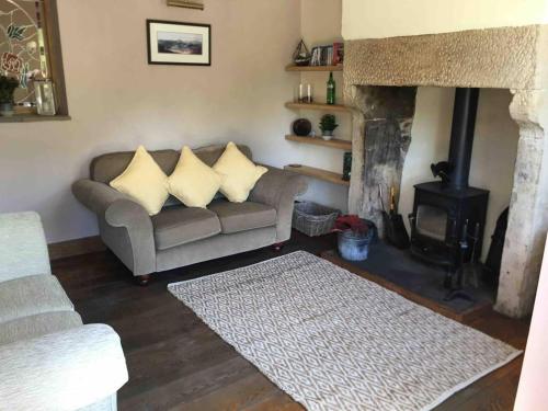 Beautiful 2-Bed Cottage in Hurst Green