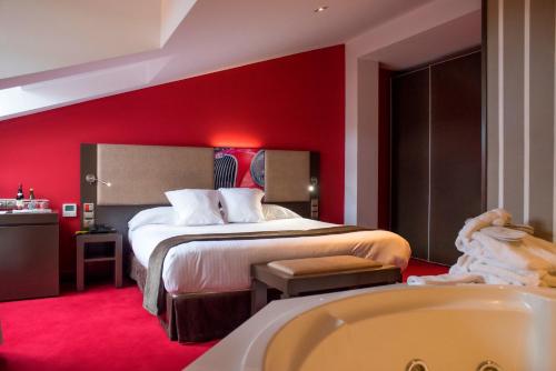 Comfort Double Room with Hot Tub  Costa Esmeralda Suites 25