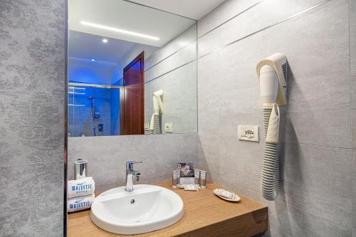 Majestic Beach Hotel & Wellness - image 2