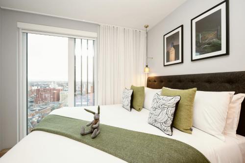 Wilde One Bed Apartment with City View