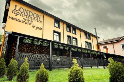 Étterem, London Apartments Vaslui in Vászló
