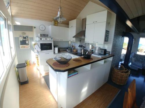 Lakefront. Appartement pieds dans l'eau. View and direct access to the lake. in Anthy-sur-Leman