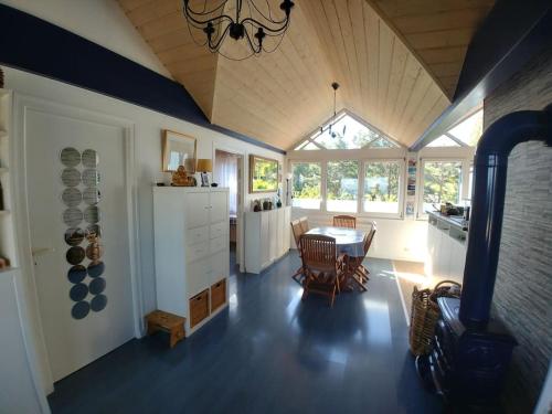 Lakefront. Appartement pieds dans l'eau. View and direct access to the lake. in Anthy-sur-Leman