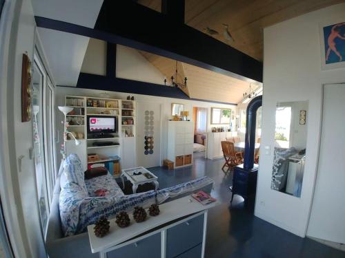 Lakefront. Appartement pieds dans l'eau. View and direct access to the lake. in Anthy-sur-Leman