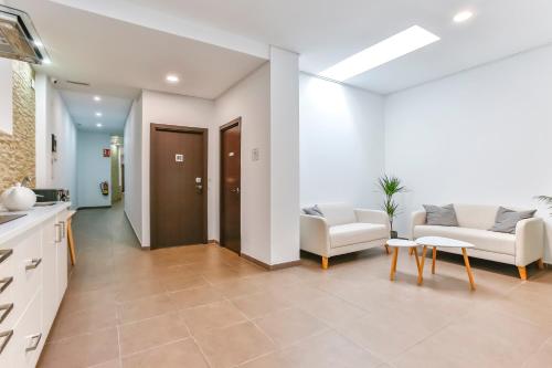 Shared lounge/TV area, LM Rooms BCN in Sant Andreu