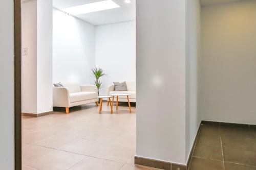 Shared lounge/TV area, LM Rooms BCN in Sant Andreu