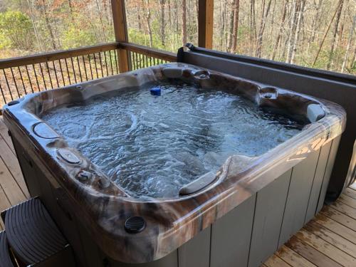 Highlands Retreat the Perfect Cabin for your relaxing experience in Mineral Bluff, USA