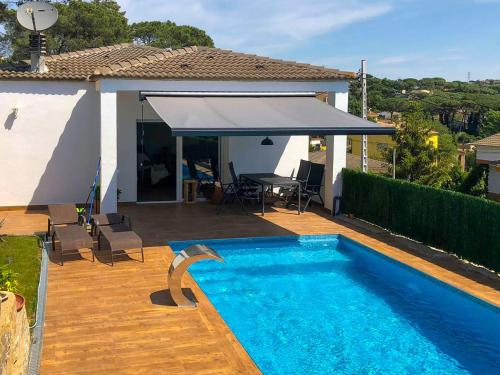  Villa Pintoresca in Maçanet de la Selva