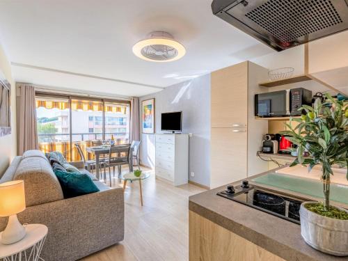 Apartment Les Coralines-5 by Interhome
