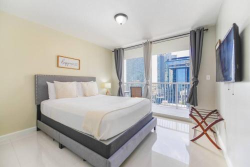 Amazing 3 BR Condo At Brickell with Pool in Miami, USA