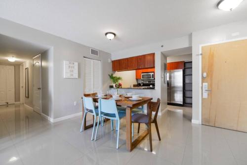 Amazing 3 BR Condo At Brickell with Pool in Miami, USA