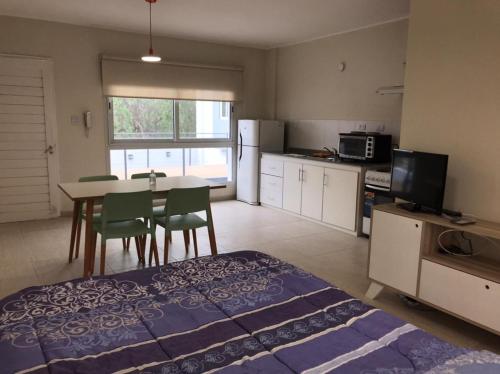 Sol de Octubre 3 Hipólito Vieytes Norte y Talcahuano