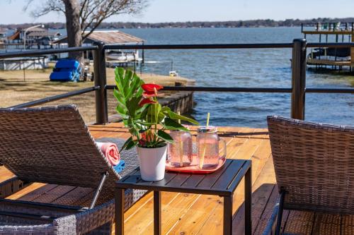 Luxury Lakefront Getaway image