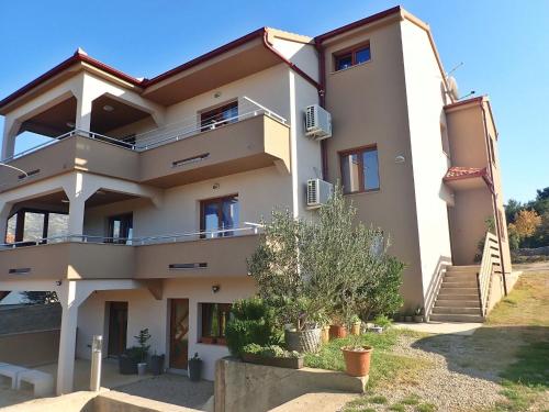 Apartment Dane, Jasenice-Rovanjska on the upper floor