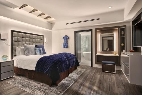Sunset Marquis Hotel near Sunset Boulevard