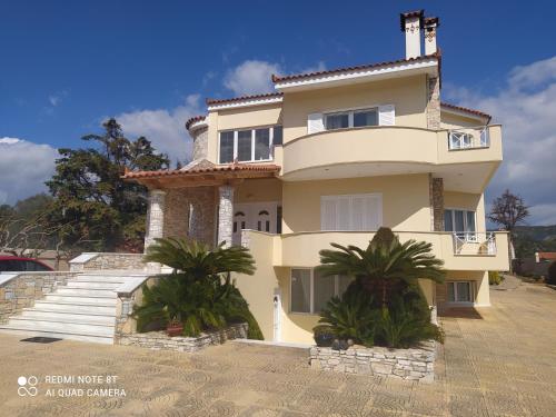  VILLA ALKMINI NEAR THE AIRPORT in Brauron