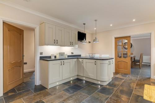 Létesítmények, Maynor - Large Luxury House, Log Burner, Central Location in Kilgetty