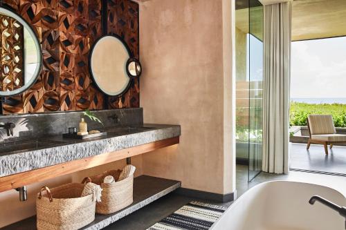 King Room with Garden View room in Etereo Auberge Collection