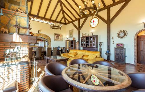  Nice home in MOTRIL with 4 Bedrooms, Outdoor swimming pool and Swimming pool in Motril