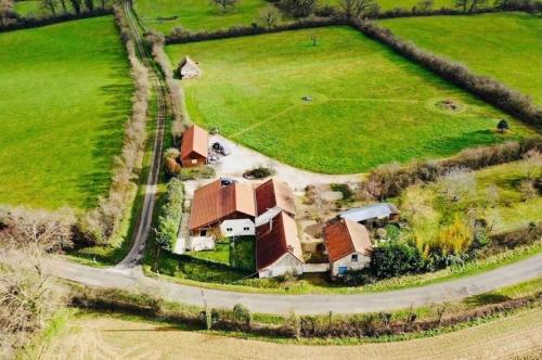 Sage Farm Villa with hot tub and covered patio and grill 10 miles to Magny Cours gîte à louer Nièvre
