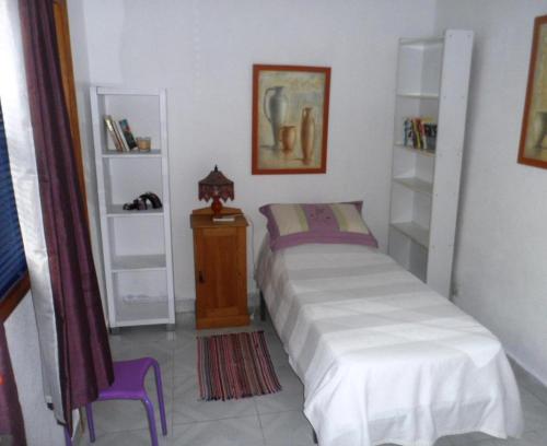  Room in Guest room - Tara Casa, house of mosaic art, single room 2 in La Magdalena