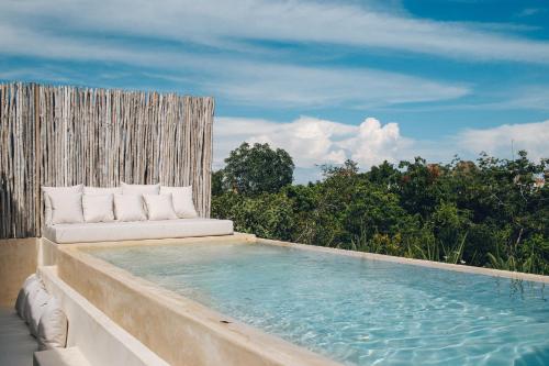 3 Bed Apartment Sleeps 6 - Private Pool & Hot Tub - image 3