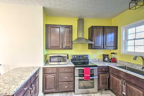 Harrisonburg Retreat with Hot Tub about 2 Mi to JMU in 웨스트 해리슨버그