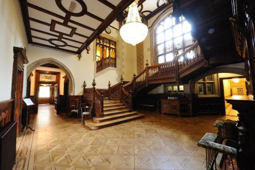 Pendley Manor - image 12