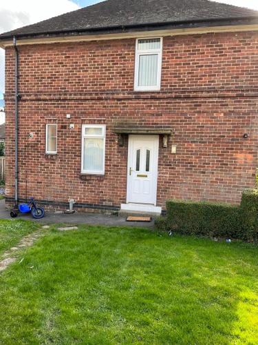 Milnrow Road - Spacious 3 bed house Sheffield