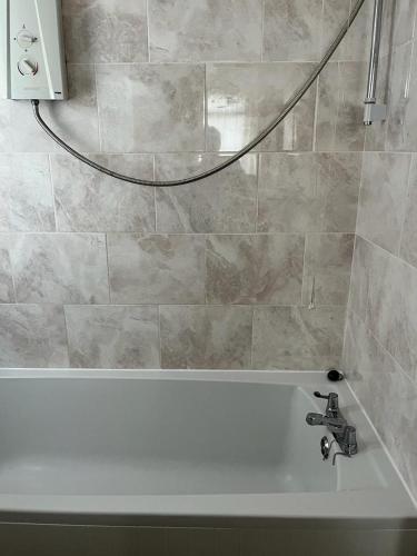 Milnrow Road - Spacious 3 bed house photo