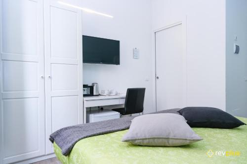 Lia Rooms - image 3