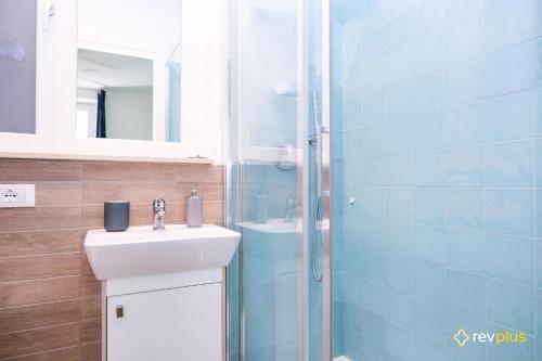 Lia Rooms - image 13