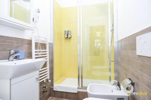 Lia Rooms - image 12