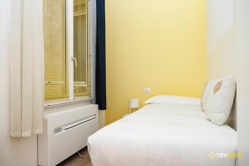 Lia Rooms - image 2