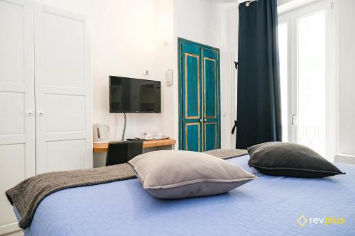 Lia Rooms - image 7