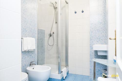 Lia Rooms - main image