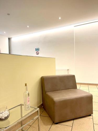 Dan In'n Out - image 6