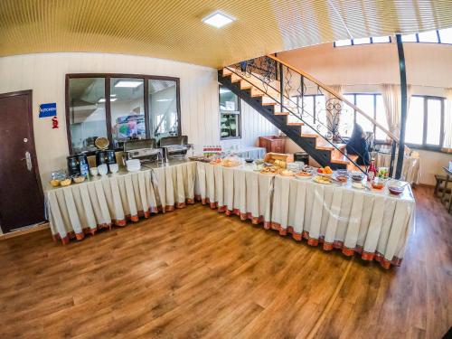 Ēdiens un dzērieni, Ak-Sai Travel Karkyra Yurt Camp in Jergalan