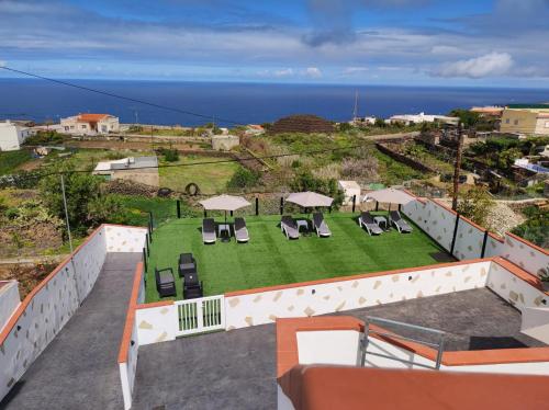 CASA PIRÁMIDE 1 Terraza y Parking privado - Tap to explore photos