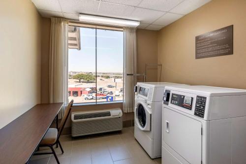 Comfort Suites Waco Near University Area